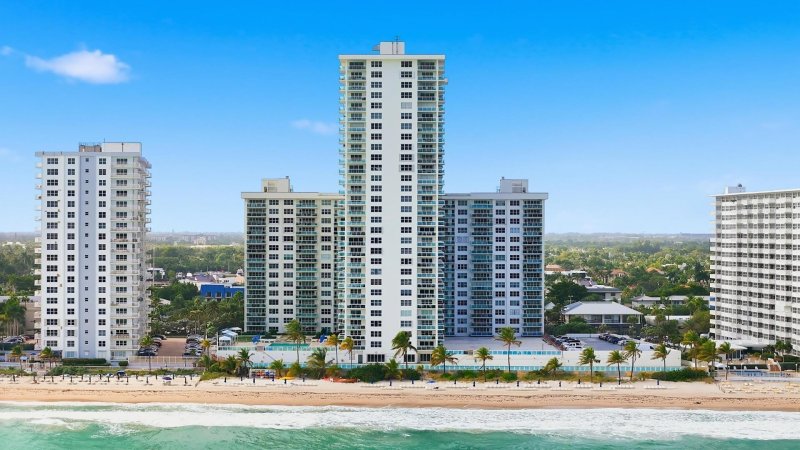 Condo for sale at Playa Del Mar 2814