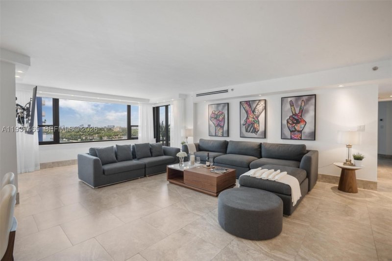 Condo for sale at The Alexander 1221