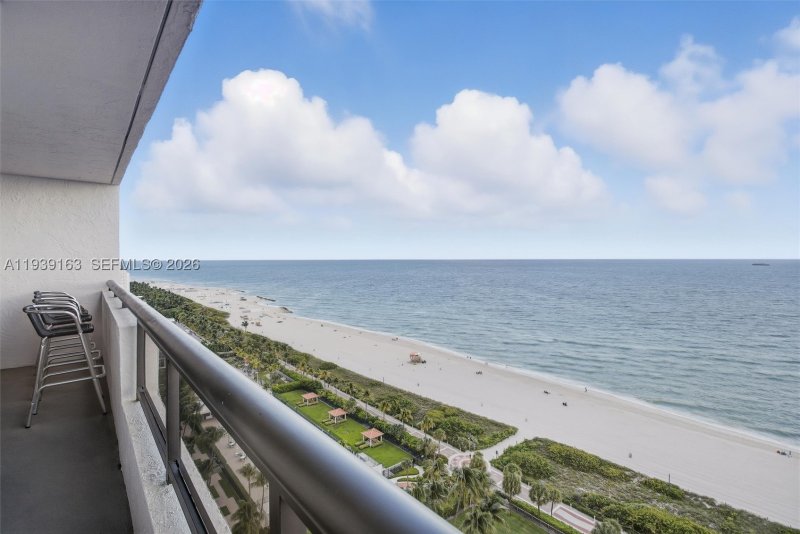 Condo for sale at Club Atlantis 2105
