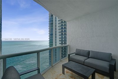 Alquiler de apartamento en Trump Tower Two 3006