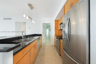 Comprar apartamento no Island Pointe 9N
