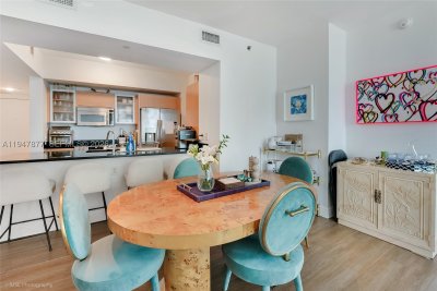 Comprar apartamento no The Plaza Tower II 1110