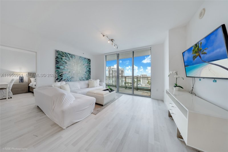 Condo for sale at The Ivy 3109