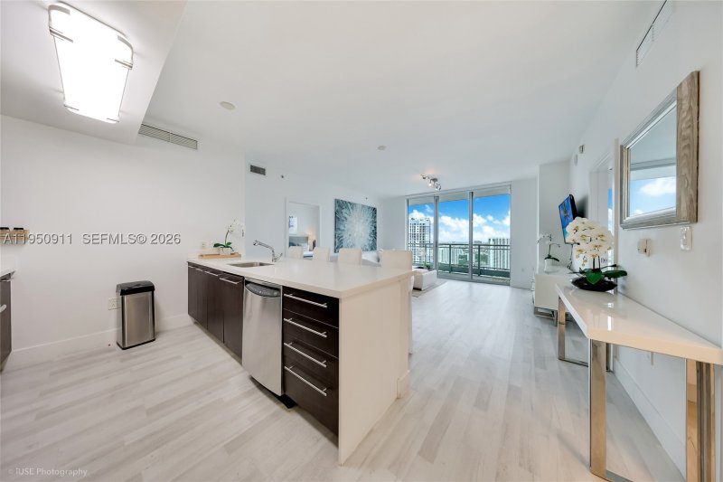 Condo for sale at The Ivy 3109