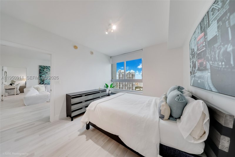 Condo for sale at The Ivy 3109