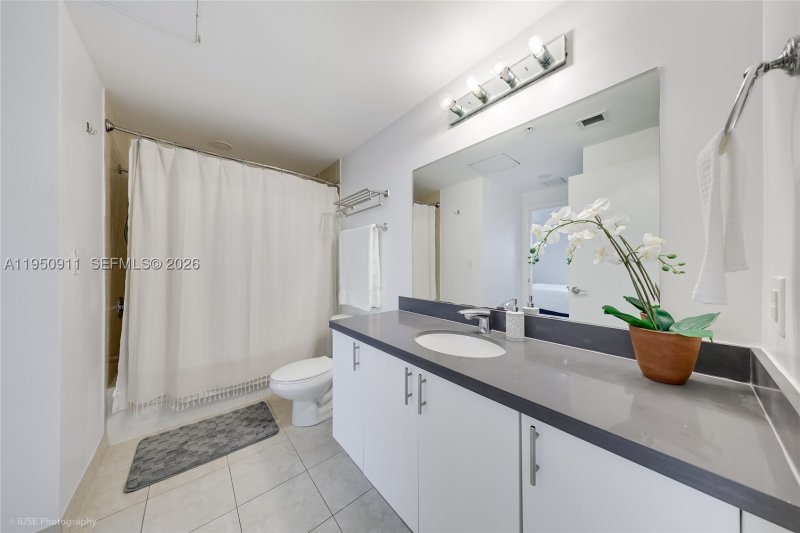 Condo for sale at The Ivy 3109
