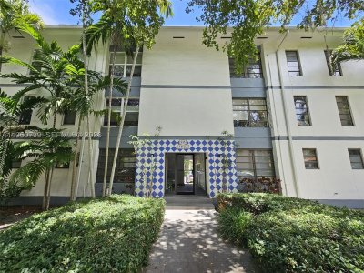 235 Antilla Apt #4