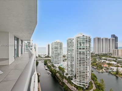 Alquiler de apartamento en Parque Towers at St. Tropez 5-2404