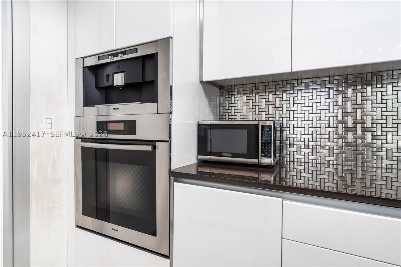 Comprar apartamento no Ocean Four 1403