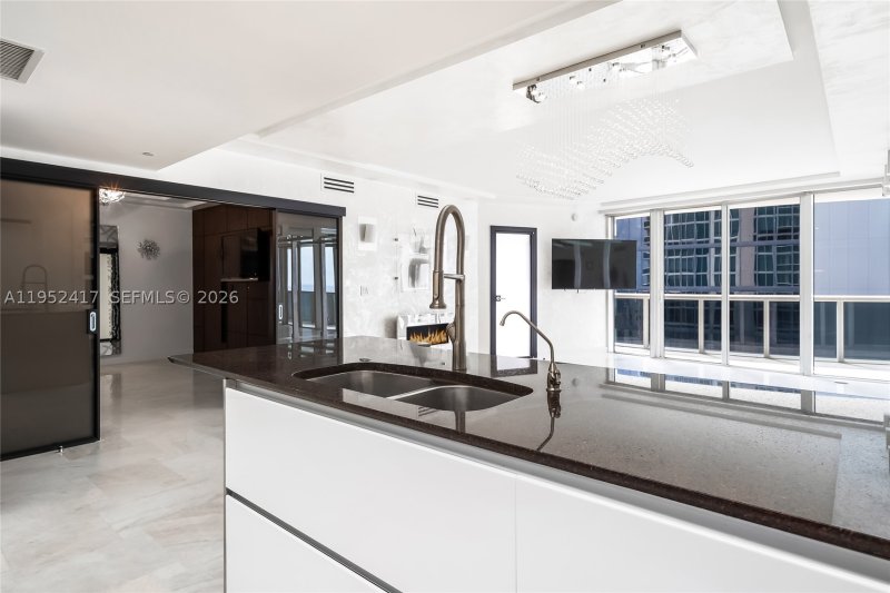 Comprar apartamento no Ocean Four 1403
