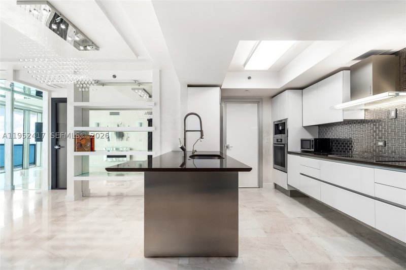 Comprar apartamento no Ocean Four 1403