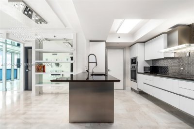 Comprar apartamento no Ocean Four 1403