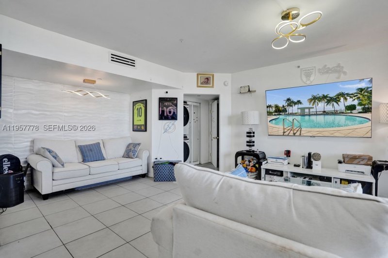 Condo for sale at Waverly 1811