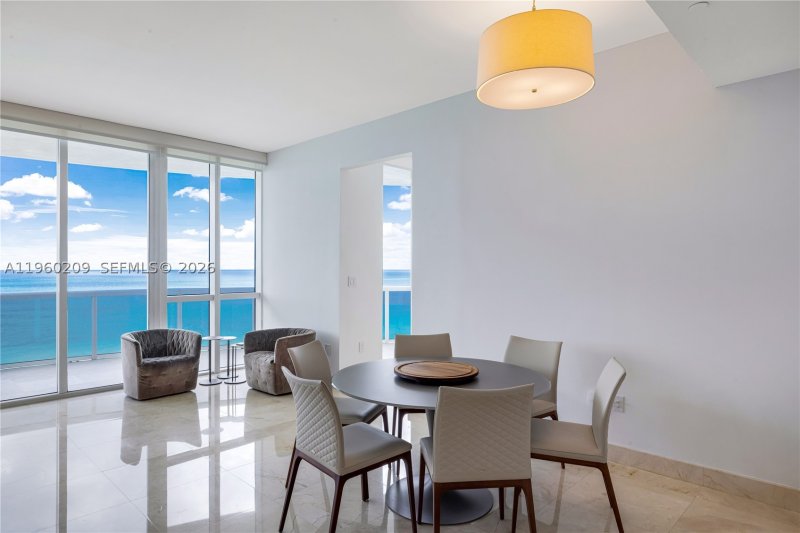 Condo for sale at Trump Tower One 1201