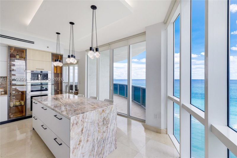 Condo for sale at Trump Tower One 1201
