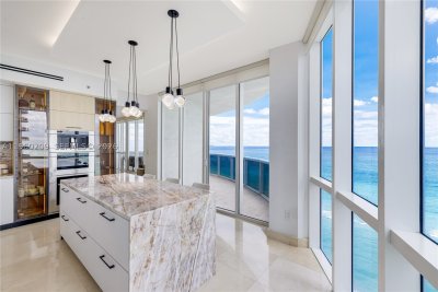 Comprar apartamento no Trump Tower One 1201