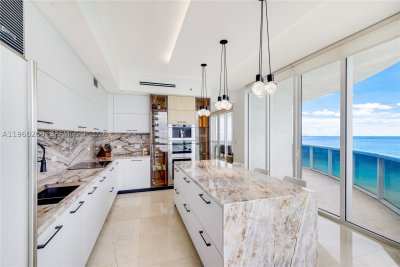Comprar apartamento no Trump Tower One 1201