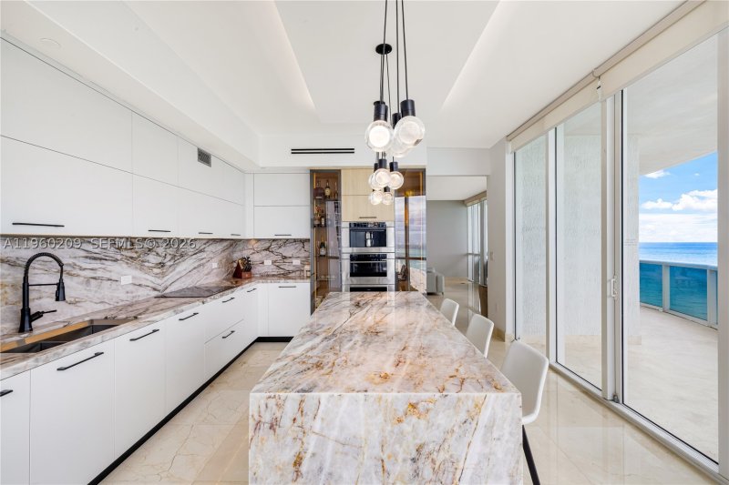 Condo for sale at Trump Tower One 1201