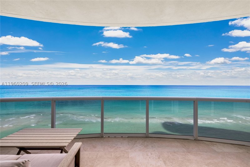 Condo for sale at Trump Tower One 1201