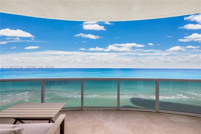 Comprar apartamento no Trump Tower One 1201