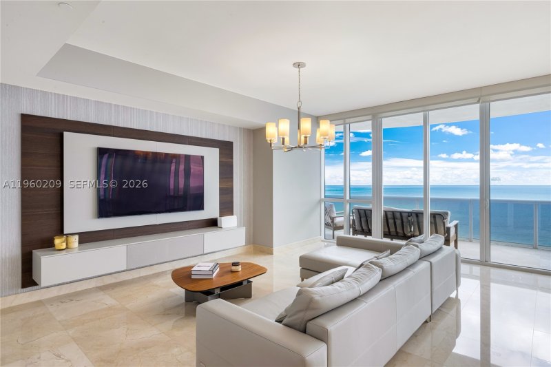 Condo for sale at Trump Tower One 1201