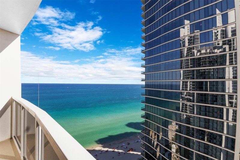 Condo for sale at Trump International Sonesta Beach Resort