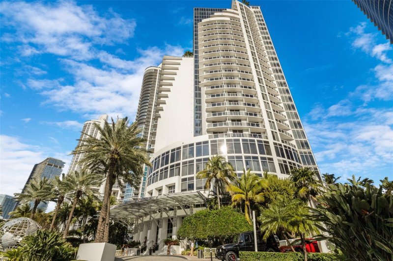 Condo for sale at Trump International Sonesta Beach Resort
