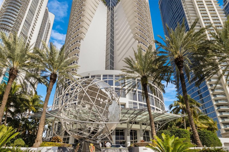 Condo for sale at Trump International Sonesta Beach Resort