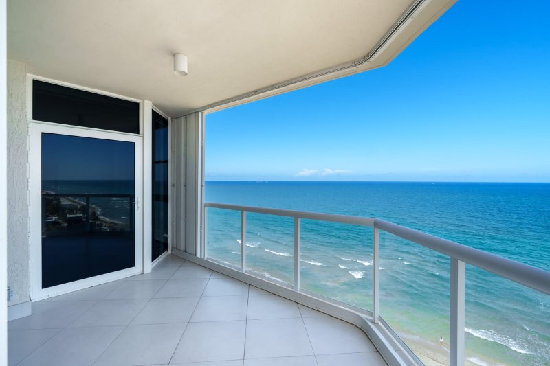 Condo for sale at Renaissance on the Ocean 1101