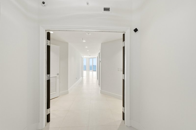 Condo for sale at Renaissance on the Ocean 1101
