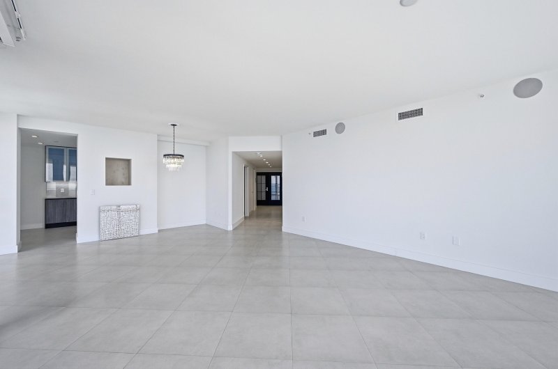 Condo for sale at Renaissance on the Ocean 1101
