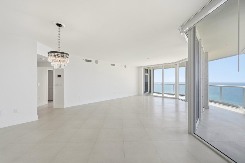 Condo for sale at Renaissance on the Ocean 1101