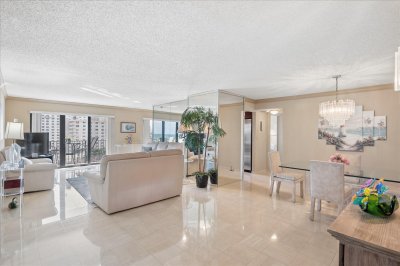 Comprar apartamento en The Summit 704s