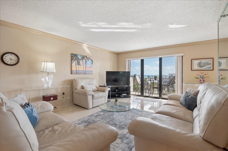 Condo for sale at The Summit 704s