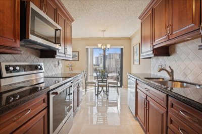 Comprar apartamento en The Summit 704s