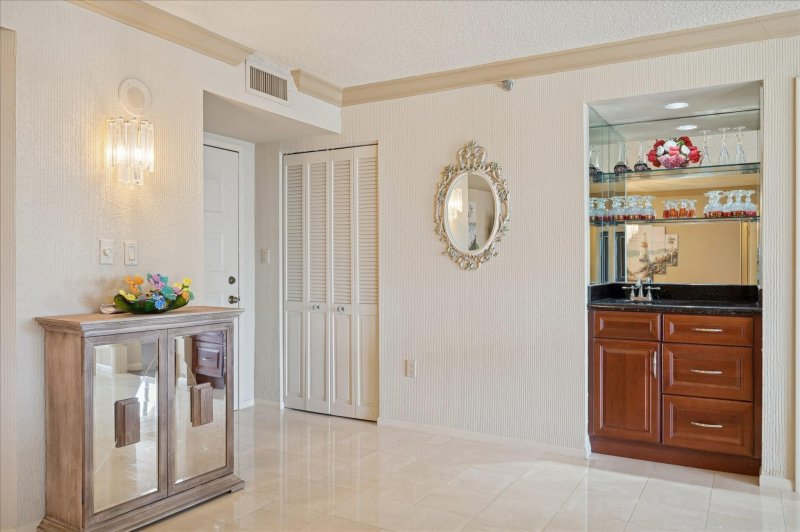 Condo for sale at The Summit 704s