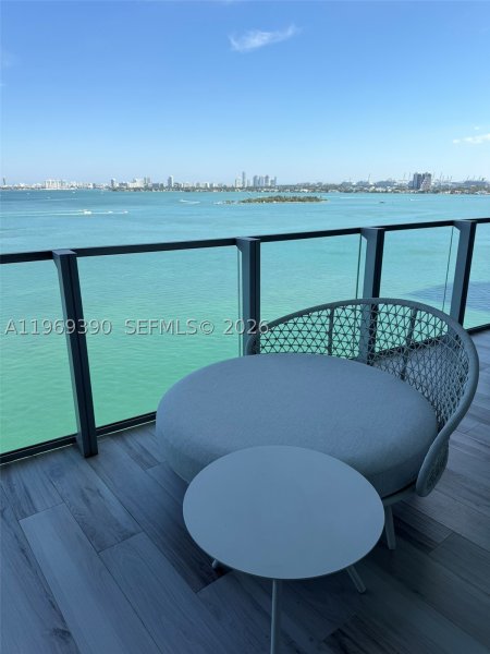 Comprar apartamento en Biscayne Beach 1205