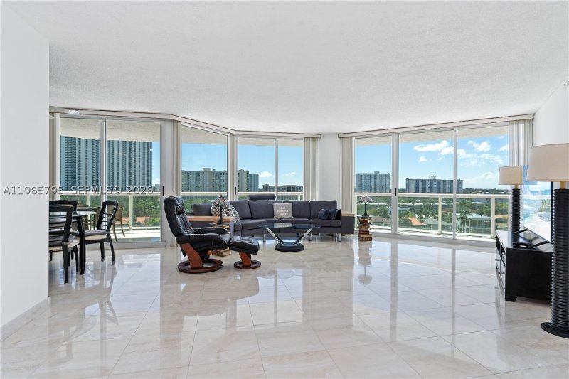 Comprar apartamento en Oceania 4 744