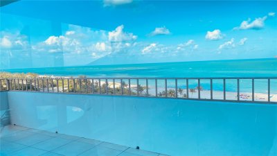 Commodore Club East Apt #1008