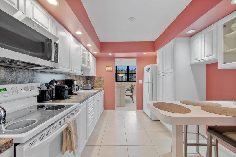 Condo for sale at Avant Garde Ph1