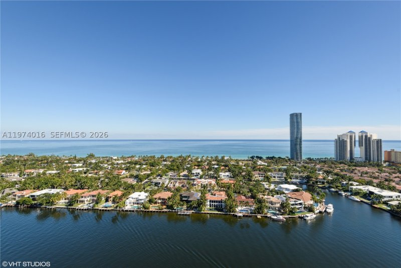 Comprar apartamento no Turnberry Isle 28J