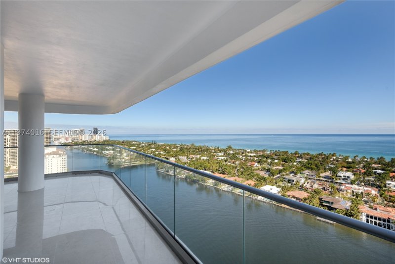 Comprar apartamento no Turnberry Isle 28J