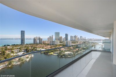 Comprar apartamento no Turnberry Isle 28J