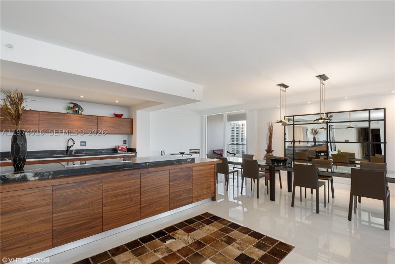 Comprar apartamento no Turnberry Isle 28J