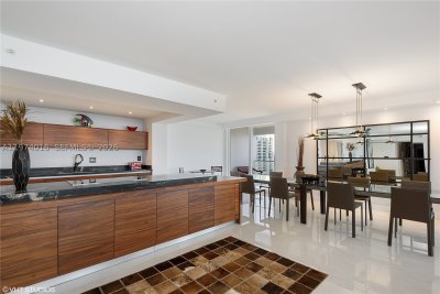 Comprar apartamento no Turnberry Isle 28J