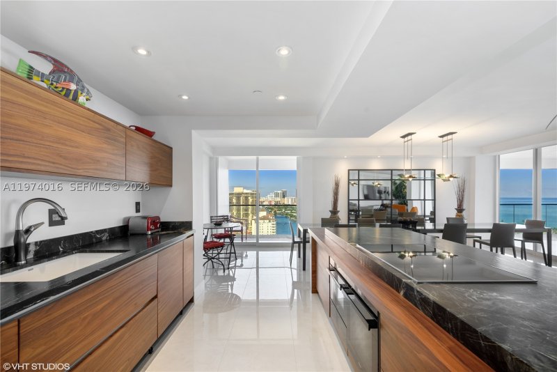 Comprar apartamento no Turnberry Isle 28J