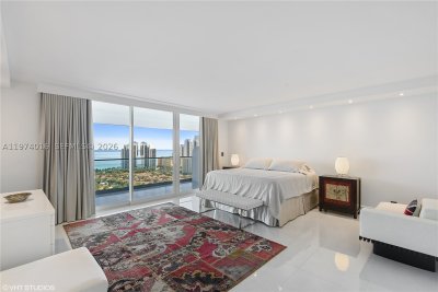 Comprar apartamento no Turnberry Isle 28J