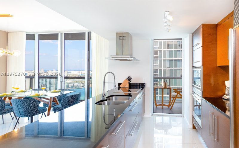 Condo for sale at Icon Brickell Viceroy 4702