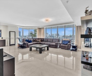 Comprar apartamento en Diplomat Residences 905