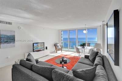 Aluguel de apartamento no The Collins Condo 915